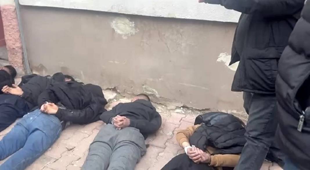 Konya'da 20 yıl hapis cezası vardı! Bıçak ve tabancayla polise direndiler 2